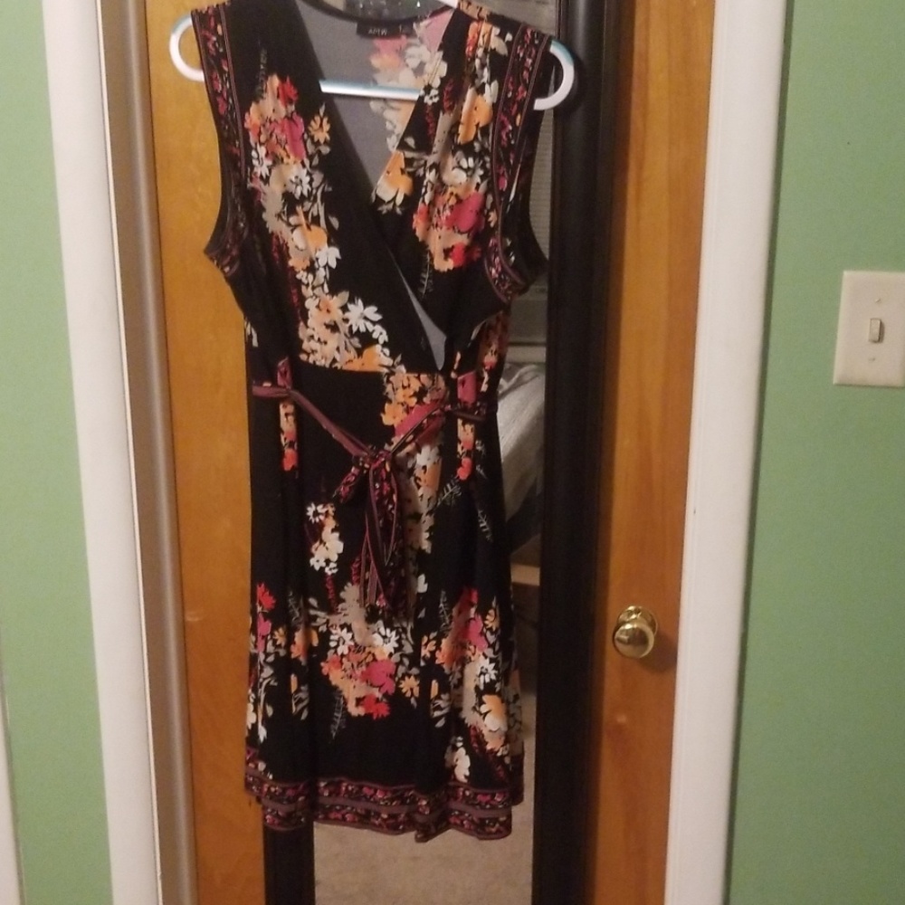 Stretchy "V" Neck Dress